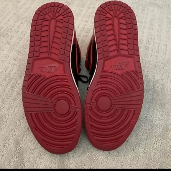 Air Jordan 1 Retro OG "Banned" 2016 - Picture 5 of 11